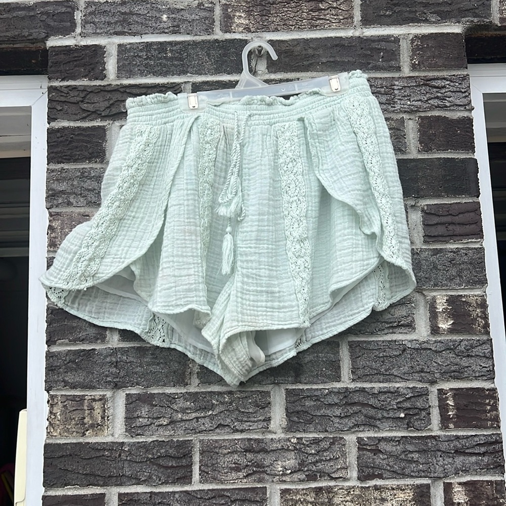 Minty with lace detail shorts